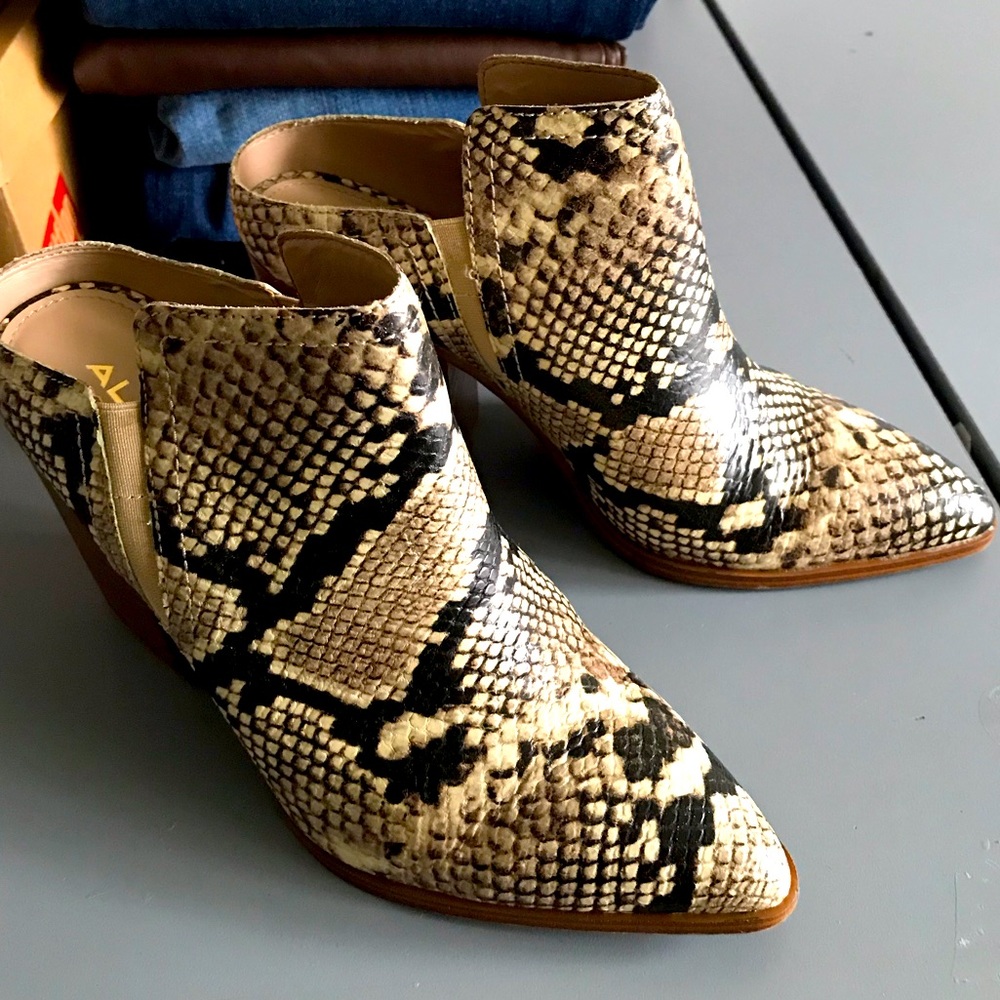 🧡Beautiful Aldo  heel mules  🤎